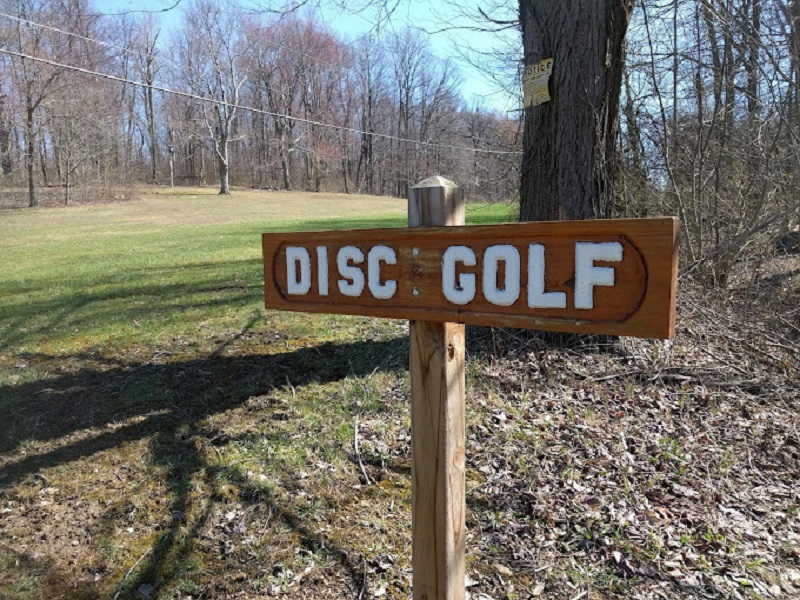 Disc golf course in the Pine Ridge Park